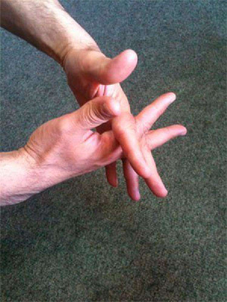 Перепонки между пальцами у мужчин. Комплекс цигун 10 волшебных ударов ладонями. Перепонки между пальцами рук.